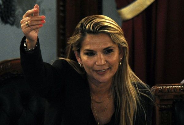 Presidenta interina promulga ley para elecciones generales en Bolivia