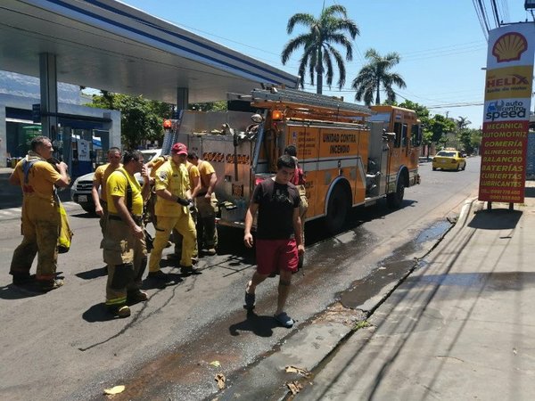 Incendio en taller mecánico de Lambaré | Noticias Paraguay