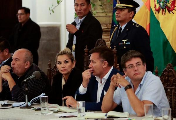 Gobierno interino y movimientos sociales de Bolivia avanzan en acuerdo de pacificación | .::Agencia IP::.