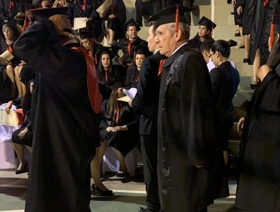 Levanta su título universitario a los 77 años | Noticias Paraguay