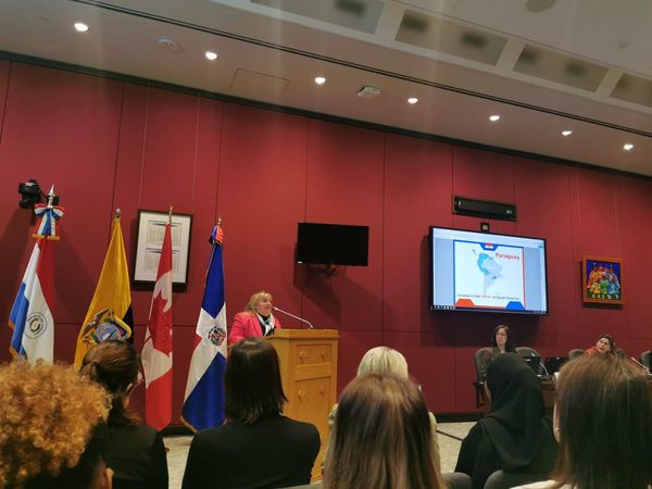 Embajadora paraguaya en Canadá participó de charla sobre violencia contra la mujer
