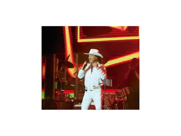 Marco Antonio Solís brilló en el Jockey con sus grandes clásicos románticos