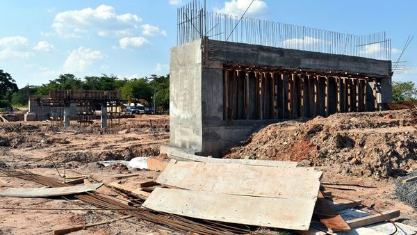 Prometen concluir obras del puente sobre Tapiracuái - Economía - ABC Color