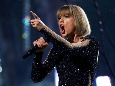 Taylor Swift bate récord de Michael Jackson y es artista de la década