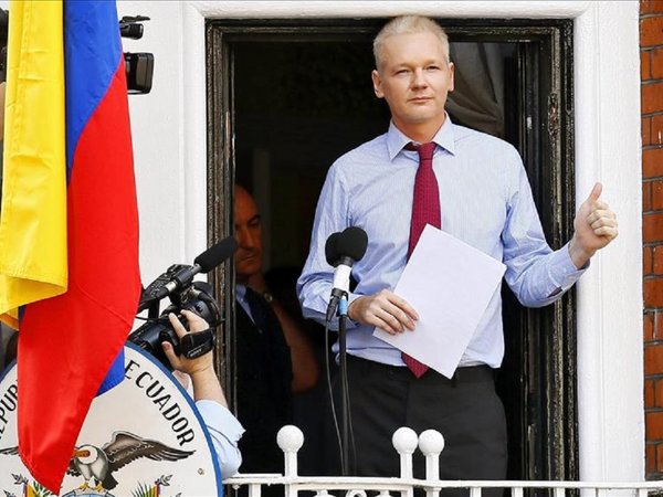 Assange podría morir en prisión si no recibe atención, dicen doctores