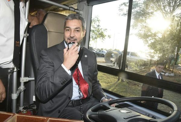 Colectivero por minutos: Marito inaugura nuevos buses eléctricos - Nacionales - ABC Color
