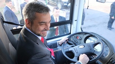 Llegan los 2 primeros buses eléctricos que operarán en el transporte público