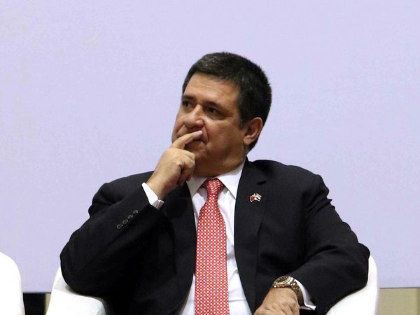 Cartes pide ser investigado en Paraguay, pero alega tener doble fuero