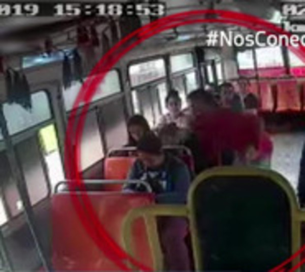 Asaltaban a pasajeros de buses con pistola de juguete - Paraguay.com