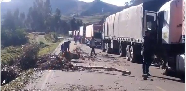 Unos 13 camioneros paraguayos siguen varados en Bolivia - ADN Paraguayo