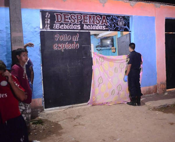 Una mujer murió de una puñalada en la espalda en un nuevo supuesto hecho de feminicidio