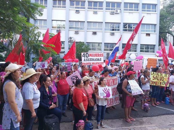 Mujeres se movilizan a nivel país para exigir justicia contra feminicidios, violencia y abusos - Nacionales - ABC Color