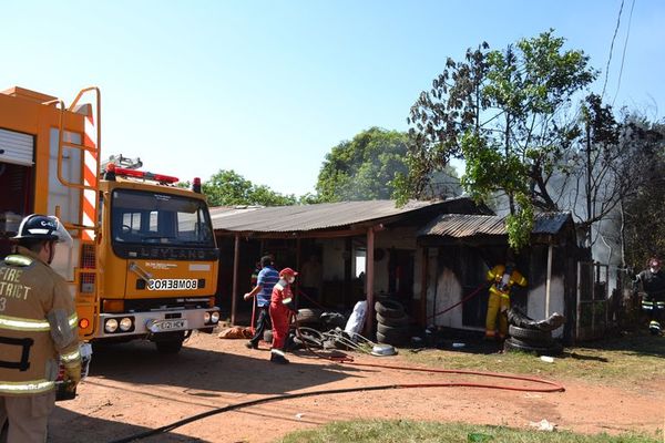 Una gomería se incendió en San Juan, Misiones - Nacionales - ABC Color