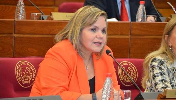 Samaniego pide no tomar a la ligera eventual juicio político a Sandra Quiñonez