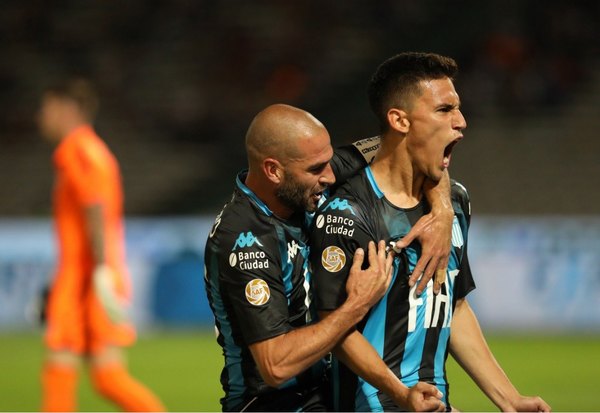 Rojas hace 'viajar' a un defensa y marca un golazo para Racing