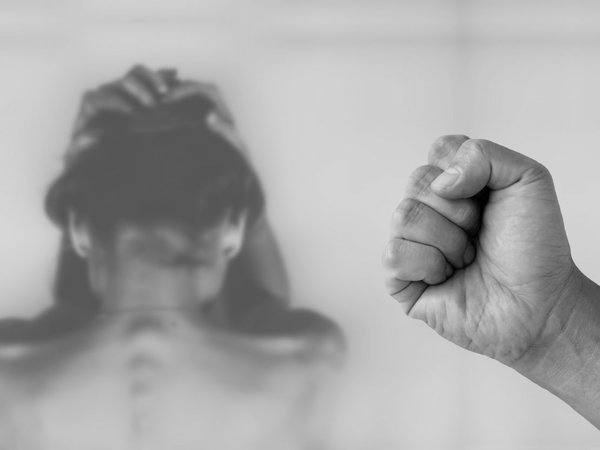 Expertos piden acciones urgentes contra la violencia machista