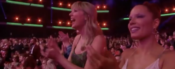 HOY / VIDEO | La algarabía de Taylor Swift al ver a Selena Gomez cantar en los AMAs 2019