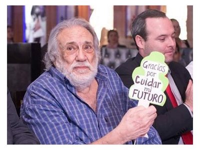 Senadores condecorarán a Humberto Rubin