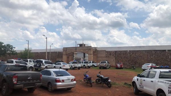 Enfrentamiento entre miembros del Clan Rotela y del PCC en la prisión - Nacionales - ABC Color