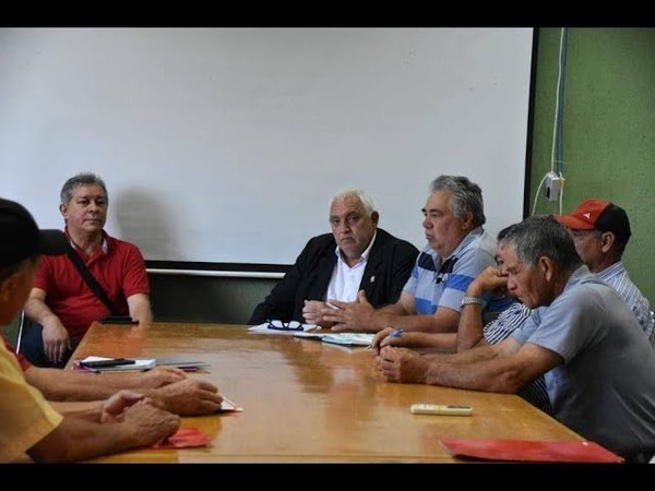 POBLADORES DE EDELIRA PRESENTARON PROYECTOS AL GOBERNADOR DE ITAPÚA