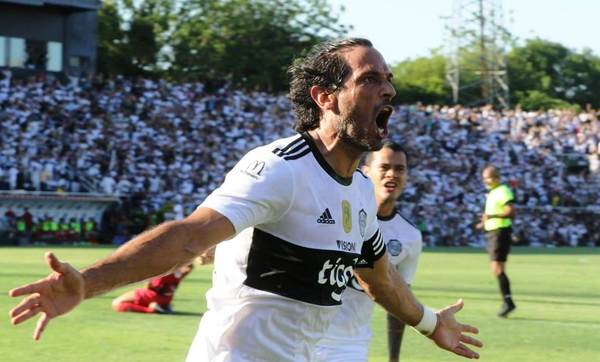 Olimpia aplastó a Cerro en el Bosque •