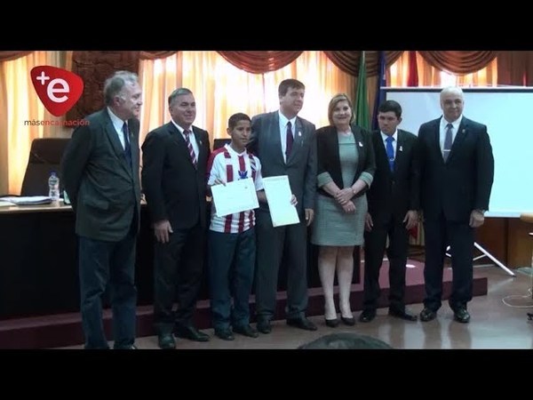 HOMENAJEAN A ENCARNACENO CAMPEÓN MUNDIAL DE FÚTBOL DE SALÓN C-13
