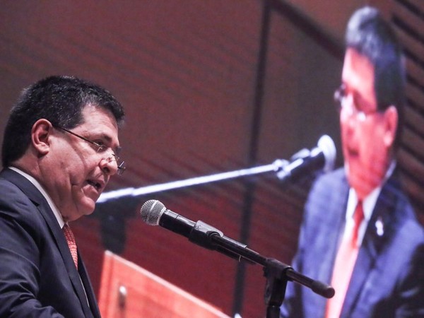 'Es situación completamente de Paraguay, Brasil no tiene nada que ver' - Jacinto Coutinho, abogado de Cartes