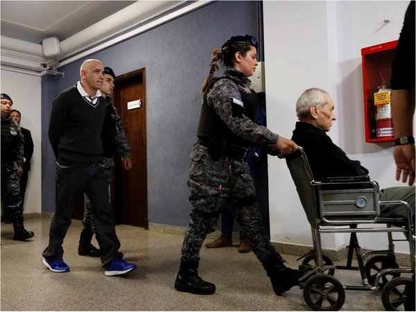 Penas de 42 y 45 años de prisión a dos curas por abusos en colegio