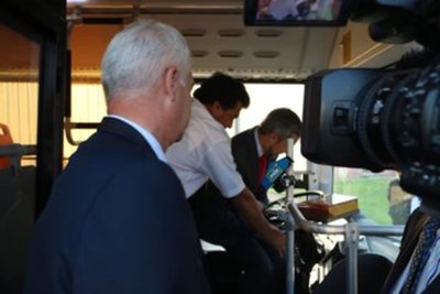 Presentan al Gobierno dos buses eléctricos para transporte público - .::RADIO NACIONAL::.