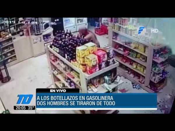 A botellazos en una gasolinera