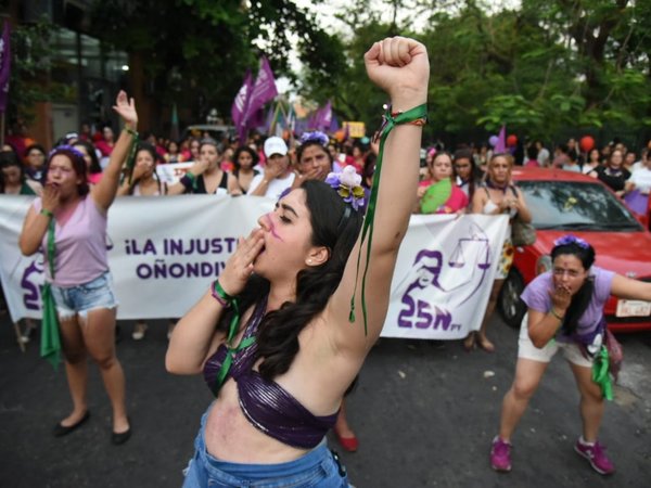 25N: Mujeres marcharon contra la violencia de género y el feminicidio