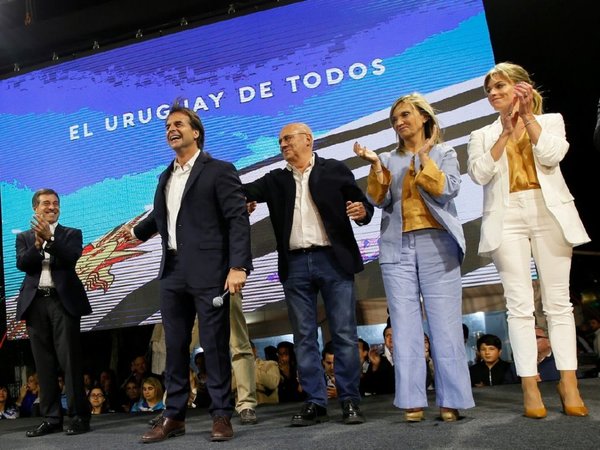 Lacalle dice que Vázquez ya llamó a felicitarlo por triunfo en Uruguay