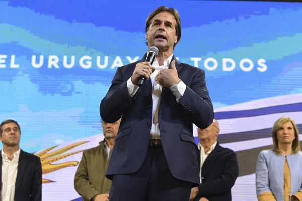 Uruguay espera recuento de votos por Presidencia