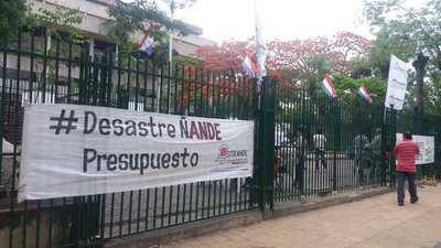Funcionarios de la Ande van a huelga por tres días » Ñanduti