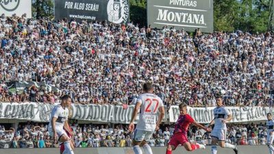 Diputado busca eliminar el monopolio del fútbol
