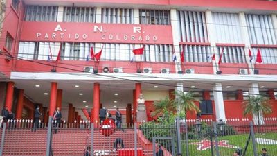 Partidos políticos siguen sin reajustarse a la recesión