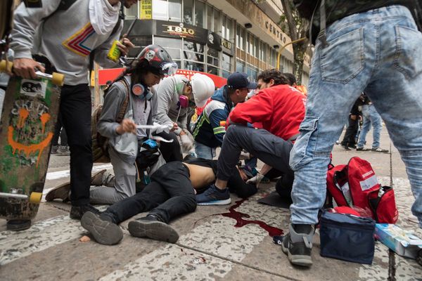 Muere manifestante herido por la fuerza pública en protestas en Colombia