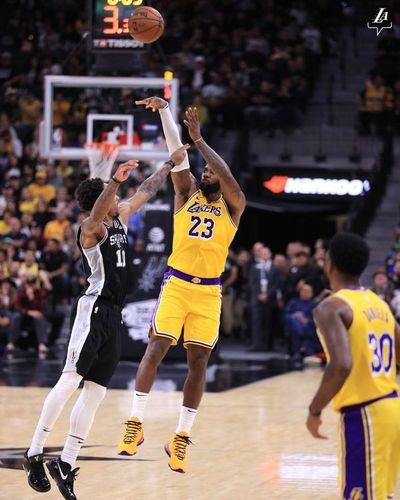 James y Antetokounmpo ganan a ritmo de MVP - Básquetbol - ABC Color