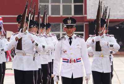 Presidente participó de acto de egreso de 102 nuevos efectivos policiales | .::Agencia IP::.