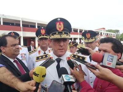 Payo Cubas amenazó con no dar ascenso a Comandante de la Policía