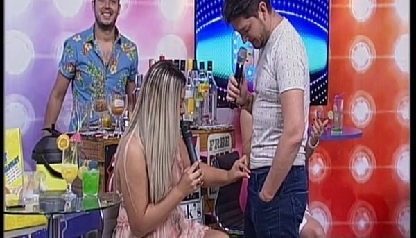 Momento hot entre Junior Rodríguez y Fátima Román - Teleshow