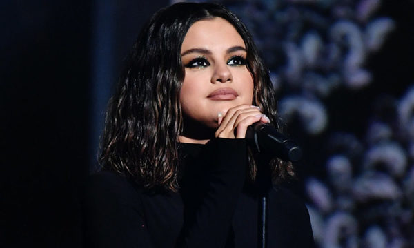 Revelan que Selena Gomez sufrió un ataque de pánico antes de su presentación en los AMAs
