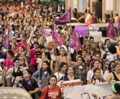 Cientos de mujeres gritan contra la "justicia patriarcal" en Paraguay - .::RADIO NACIONAL::.