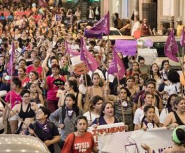 Cientos de mujeres gritan contra la "justicia patriarcal" en Paraguay - .::RADIO NACIONAL::.