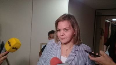 Senadora Samaniego califica de “reprochable” la actitud de Payo Cubas y dice apoyar a ministro del Interior - Notas - ABC Color