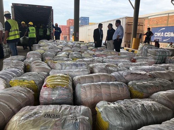 Caen tres contenedores llenos de mercaderías de contrabando | Noticias Paraguay
