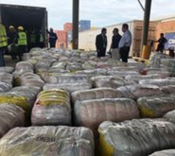Retienen contenedores con prendas traídas de contrabando - Paraguay.com