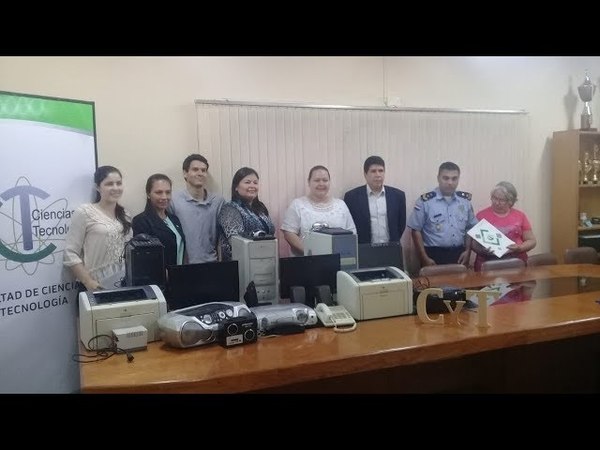 ENTREGAN EQUIPOS INFORMÁTICOS PARA COMISARÍA Y UNA ESCUELA
