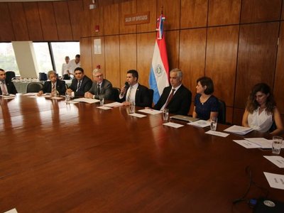 Diputado quiere eliminar tope para intereses de tarjetas de crédito