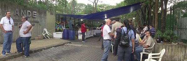 Inicia huelga en la ANDE | Noticias Paraguay
